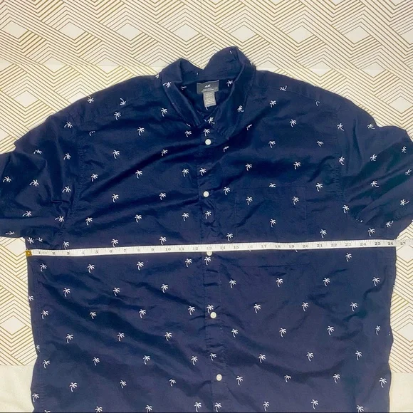 H&M Navy with Palm Trees Men's short sleeve button up shirt - Picture 5 of 7